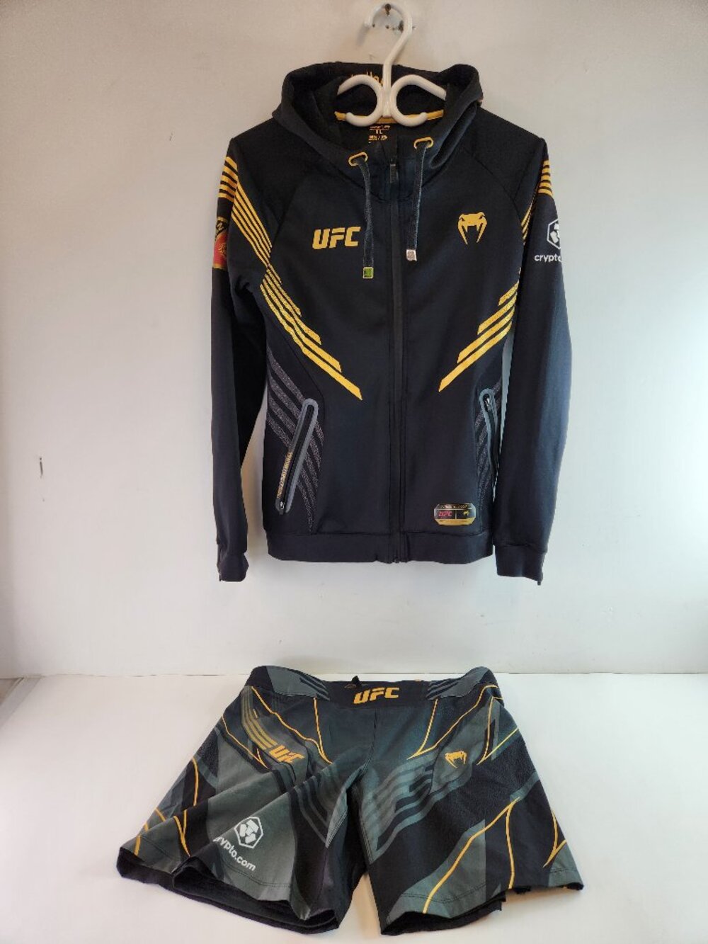 Venum UFC Fight Night Hoodie Shorts Tracksuit Shevchenko Black Gold Color Large